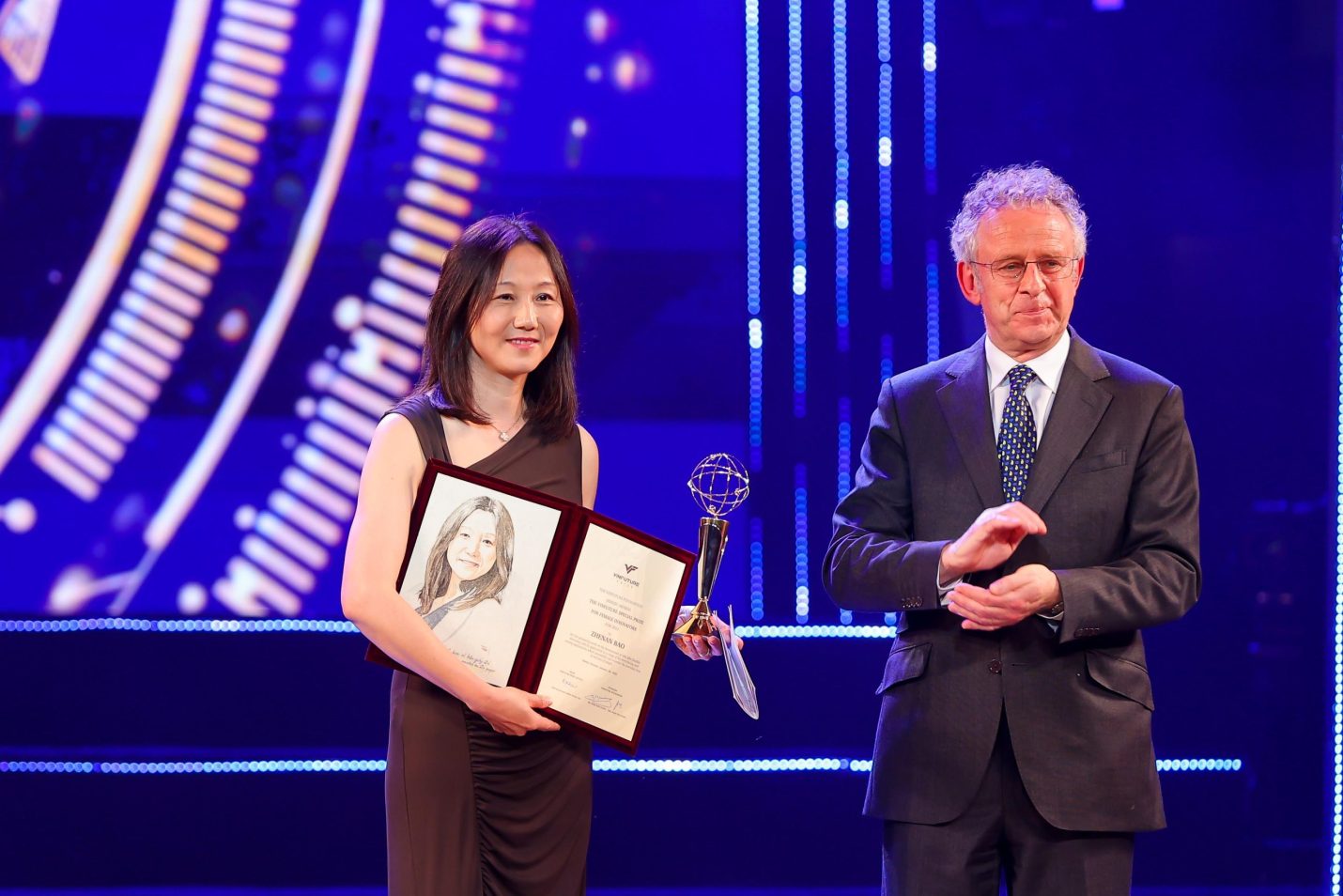 zhenan-bao-vinfuture-award-01-scaled-e1652410168217